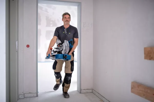 BOSCH Aku potezno nagibna preklopna pila GCM 18V-216 D Professional (Solo) - Image 8