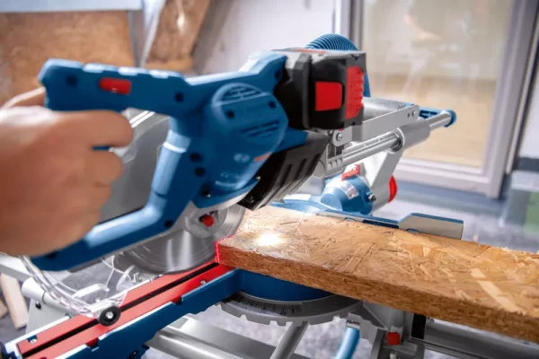 BOSCH Aku potezno nagibna preklopna pila GCM 18V-216 D Professional (Solo) - Image 9