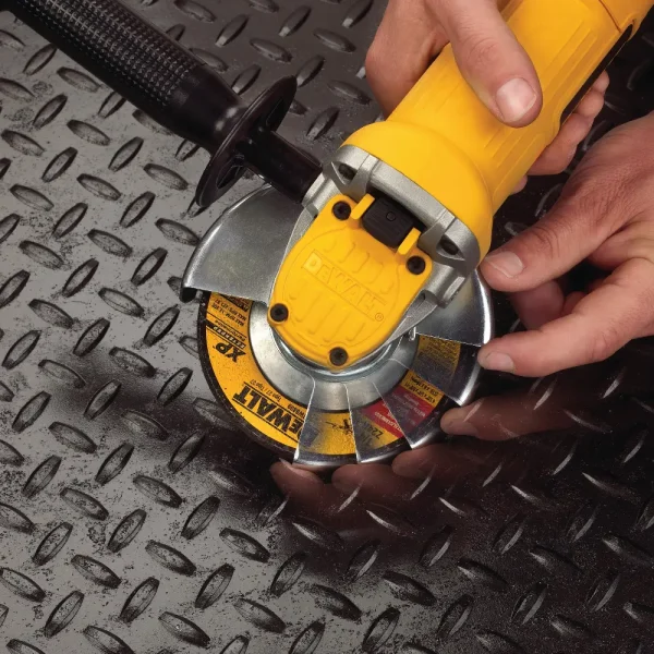 DeWALT Ugaona - kutna brusilica DWE4120 - 115 mm / 900 W - Image 4